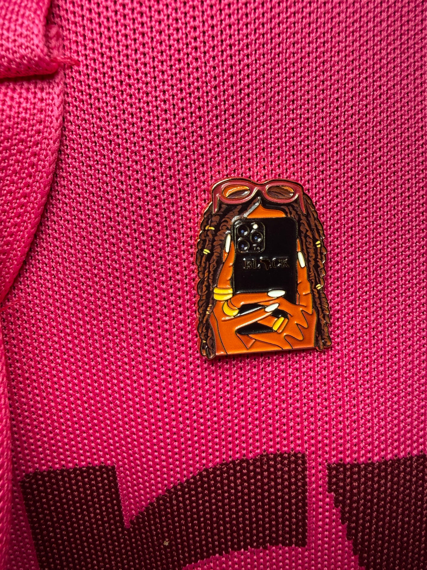 (RTS) Golden Selfie Enamel Pin